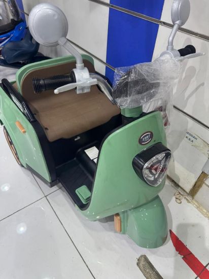 صورة دباب أطفال كهربائي مقعدين